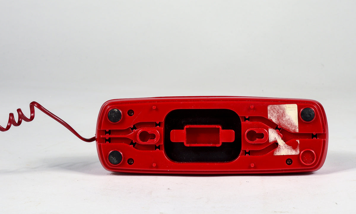 Teleono in plastica rosso da parete o da appoggio della ditta CAT con collegamento tripolare Italia 1980