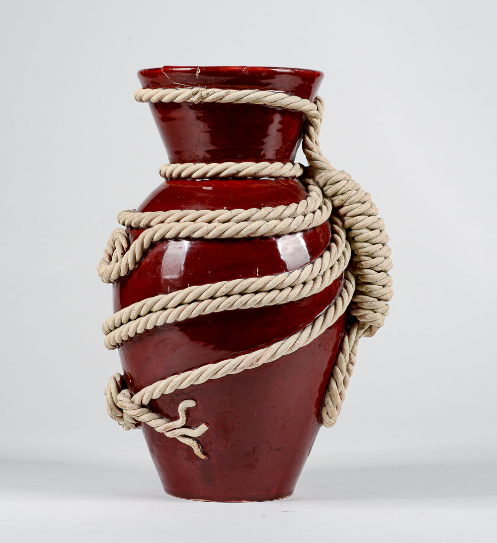 Vaso in ceramica rossa e corda chiara Italia 1950